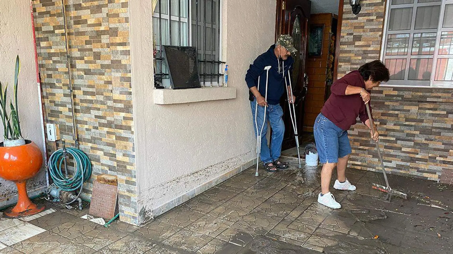 El fraccionamiento El Triunfo es uno de los puntos donde la fuerte lluvia registrada la noche del miércoles dejó mayores afectaciones